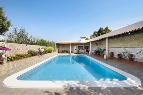 Oliveira De Azemeis Villa | Relaxing Private Pool Villa Near Oporto - Rated 9/10