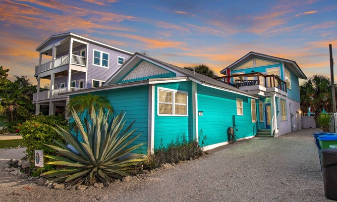 Bradenton Beach House | Idyllic Retreat: Private Pool & Spa with Gulf Views
