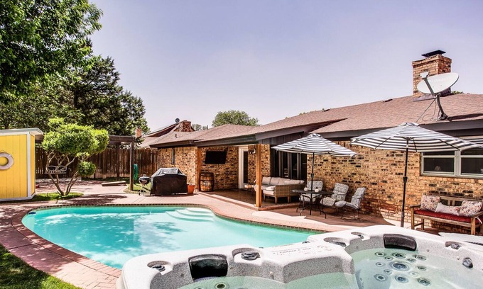Lubbock House | Tranquil Oasis with Private Pool and Spa in South Lubbock
