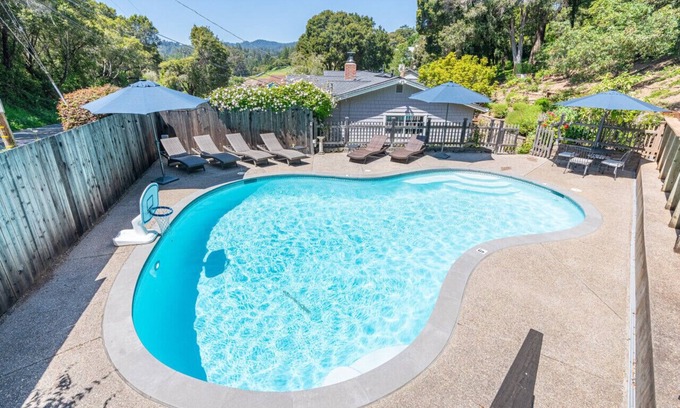 Aptos House | Family Getaways at a Private Pool Villa with Ocean View