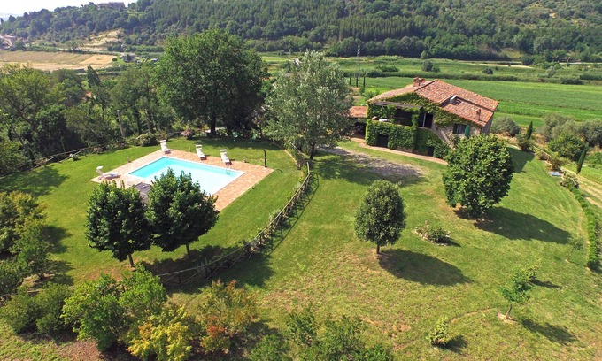 Fabro Scalo Villa | Peaceful Villa with Private Pool near Town and WiFi