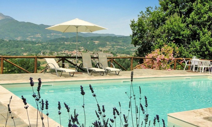 Castiglione di Garfagnana Villa | Relax in a Private Pool with Hydromassage for 6 Guests