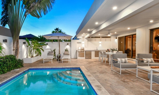 Gold Coast Condo | Exclusive Gold Coast Villa with Private Pool & Ocean View