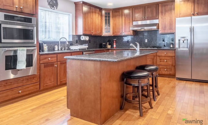 Fairview House | Elegant 4BR Retreat in Heart of SF Bay Area, Rated 9.6