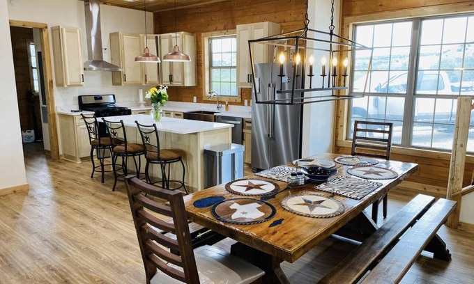 Edwards County House | Cozy Log Cabin Retreat: 4 Beds, Kitchen & Breakfast Included