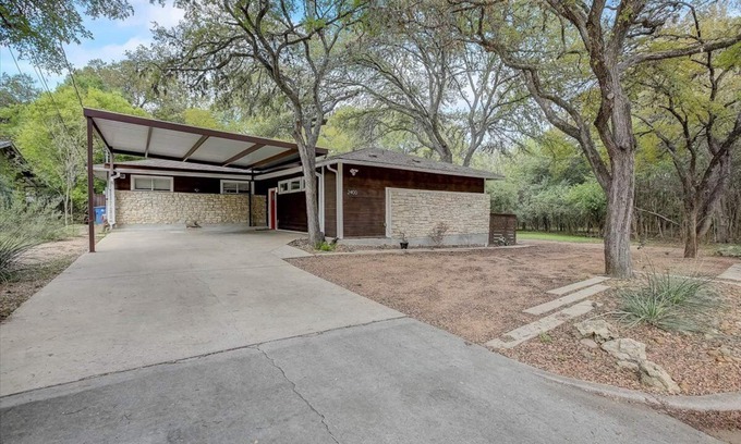 Parker Lane House | Stylish Renovated Retreat Minutes from Downtown Austin