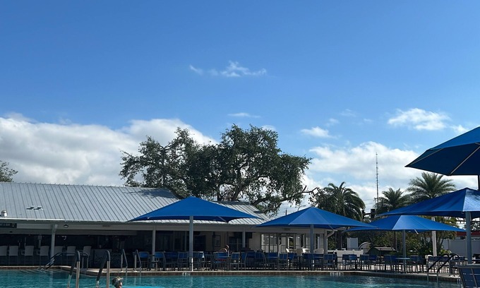 Braden River House | Private Rental Sun Outdoor Sarasota FloridanApproximately 15 minutes to the Gulf