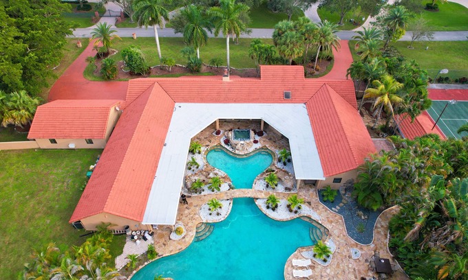 Coral Springs Resort | Exclusive Retreat at Private Resort Fort Lauderdale