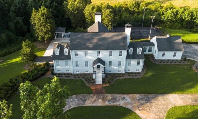 Gainesville House | Indulgent Private Resort - Lake Lanier Getaway Awaits