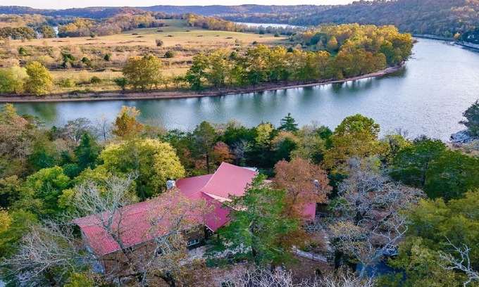 Ponce De Leon House | Private Retreat: HEATED Pool, Dock & Gym on 100 Acres!