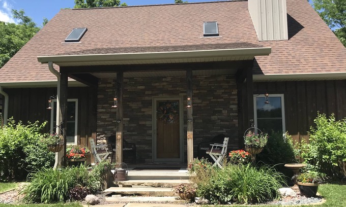 Pilot Grove House | Private Retreat On 100 Acres -Outdoor HOT TUB. Reconnect with nature.