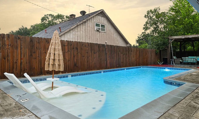 Sharpstown House | Elegant 6-Bedroom Villa with Pool & Spa - Rated 9.6/10