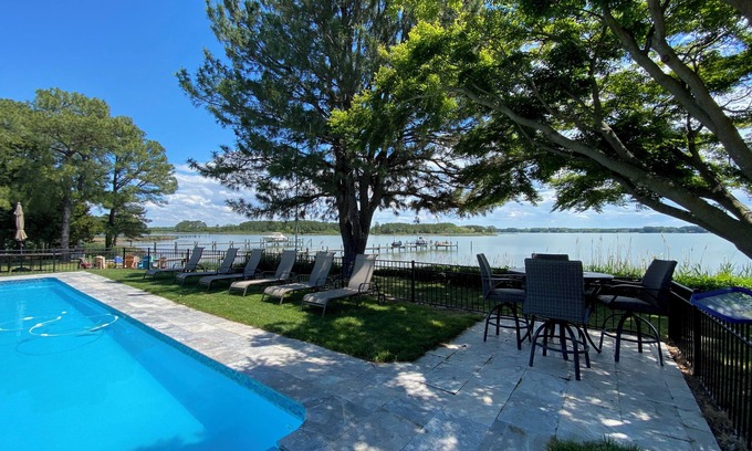 Sherwood House | Exquisite Private Retreat with Breathtaking Water Views