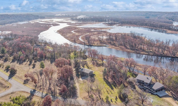 Somerset House | Tranquil Private River Cabin with Ocean View & Kitchen