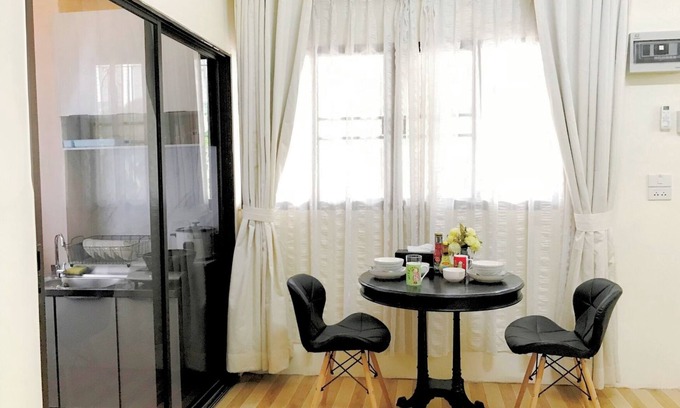 Wat Ket House | Comfortable King Bed with Kitchen & Private Bathroom