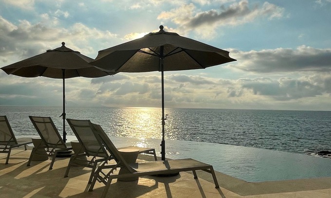 South Shore Hotel Area Condo | Romantic Oceanfront Retreat with Pool and Spa Amenities