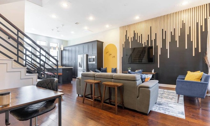 East Downtown Houston House | Private Rooftop/City Views, King Suite, Minute Maid, G.R Brown Convention Center