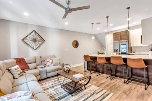 Fort Worth House | Rooftop Patio Retreat: 4-Star Home in Downtown FW