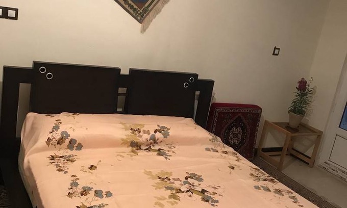 Shīrāz Resort | Cozy Private Room for 2 Guests with Kitchen Access