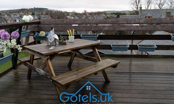 Huntly Apartment | Cozy Private Room Arbor with Roof Terrace & Free Wifi