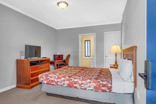 Riverview Apartment | Private Room Bath Brownstown Near Detroit