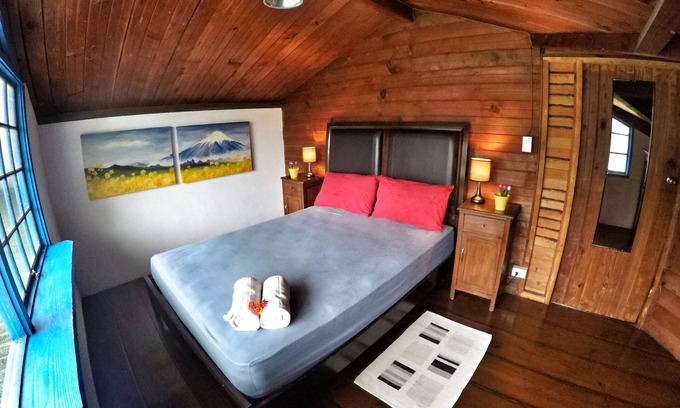 Colon Bed & Breakfast | Beachfront Private Room: Your Caribbean Escape Awaits