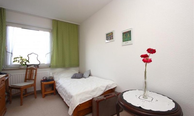 Region Hannover District House | Cozy Private Room with Exceptional 9/10 Guest Rating