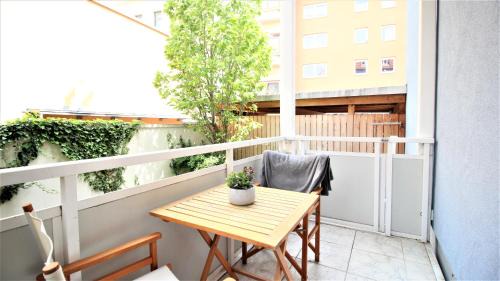 Altstadt House | Cozy Private Room in Downtown with Terrace & Family-Friendly Perks