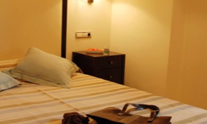Arbizu Apartment | Cozy Rural Escape: Private Room in Serene Hotel Retreat