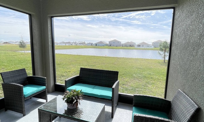 Ruskin House | Cozy Private Room Near Bahia Beach with Family-Friendly Perks