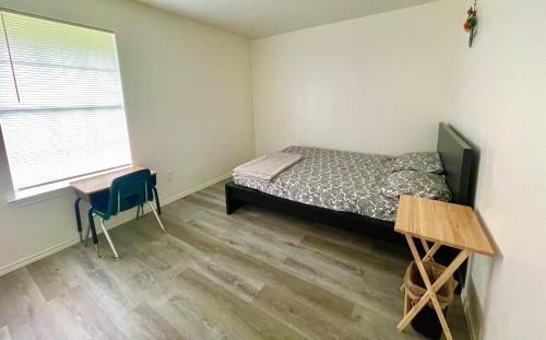 Dallas House | Comfortable Private Room Steps from Downtown Attractions