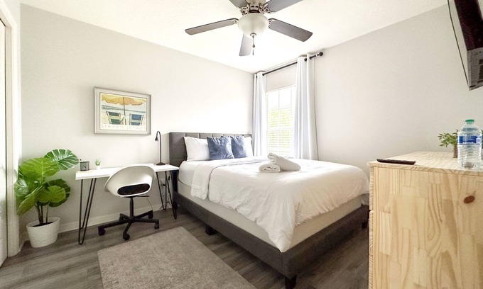 Ruskin House | Cozy Private Room with WiFi Near I-75