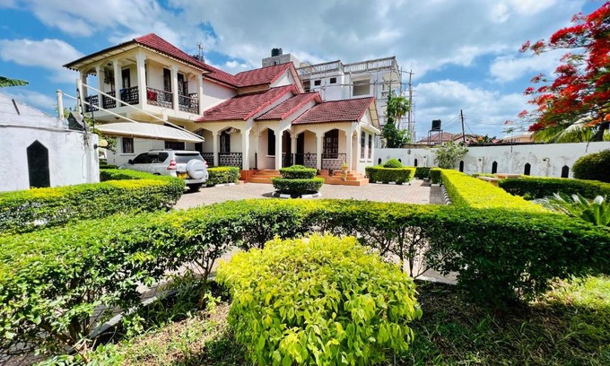 Chukwani House | Cozy Private Room with Serene Garden Retreat