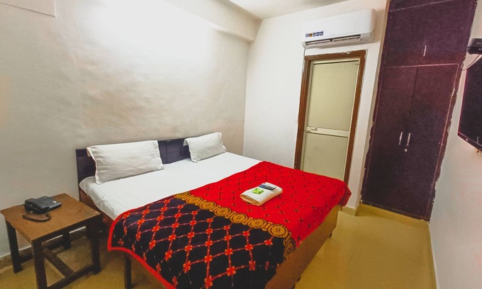 Mayur Vihar Phase 1 Bed & Breakfast | Cozy Private Rooms in Mayur Vihar for Families
