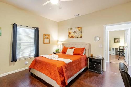 Southside House | Private Rooms in San Antonio Home 5 mins to downtown
