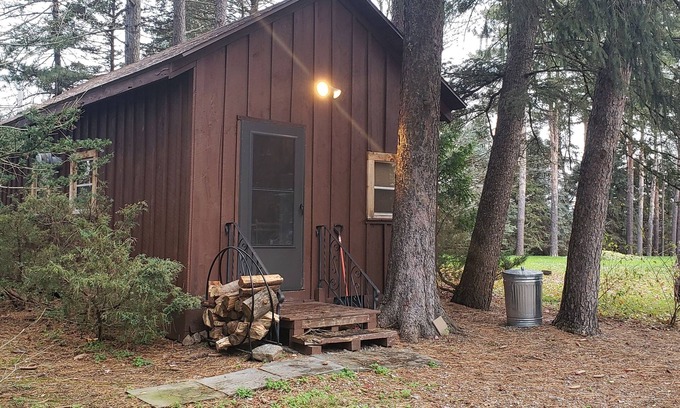 East Syracuse Cabin | Rustic 1 Bedroom Cabin with Oceanfront Views & Breakfast