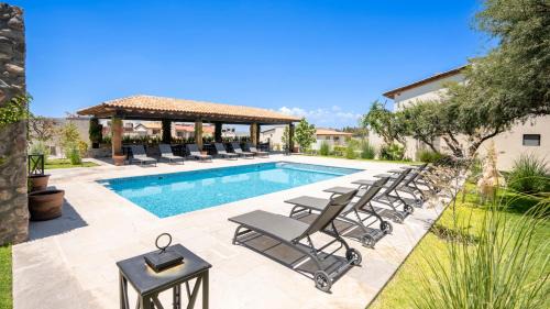 Fraccionemente La Lejona House | Inviting 4BR Retreat with Pools, Gym & Pet-Friendly Perks