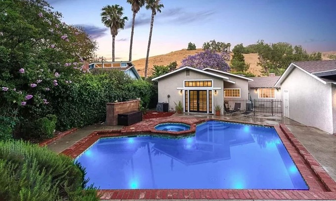 Shadow Hills House | Private Oasis with Pool Near Burbank Studios in LA