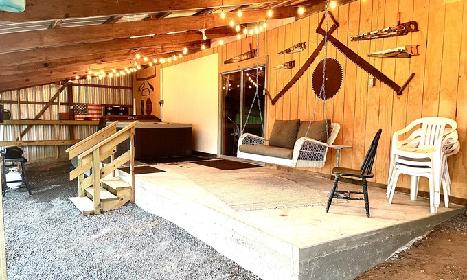 Tahlequah Cabin | Cozy Retreat with Hot Tub, Fire Pit & Vintage Decor!