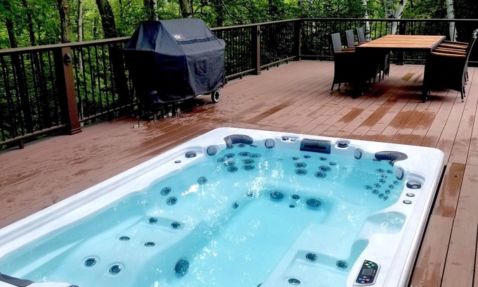 Warren House | Charming Ski Lodge with Hot Tub Near Sugarbush - Guest Rated 9.8