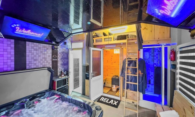 Maerdy Apartment | Relaxing Spa-partment with Hot Tub & Sauna in Maerdy