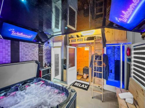 West Ham Apartment | Relaxing Spa Retreat with Hot Tub & Sauna in Maerdy