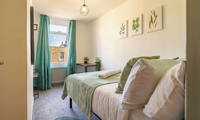 Camden Town Apartment | Private Spacious Apartment near St Pancras International
