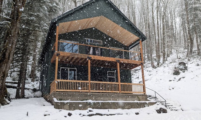 Rhododendron House | Private, Spacious Modern Mountain Getaway in Rhododendron, OR