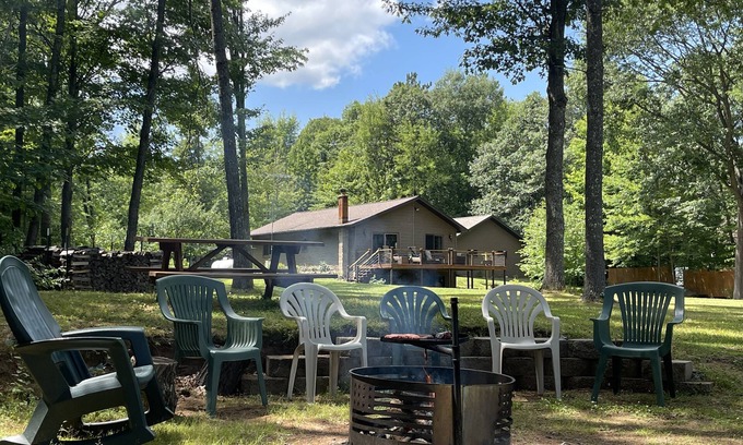 Tomahawk House | Idyllic Retreat on the Wisconsin River with Pet-Friendly Options