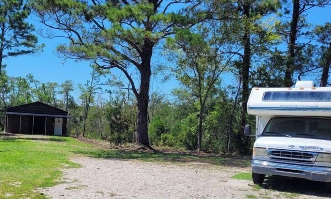 Sealevel House | Unwind at Pet-Friendly RV Rental on North Carolina Coast