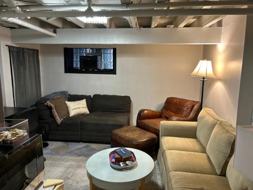 Downers Grove Apartment | Cozy Pet-Friendly Studio Apartment for Your Next Getaway