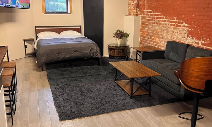 Midtown Apartment | Ideal Studio Apartment Steps from Arenas with Event Parking