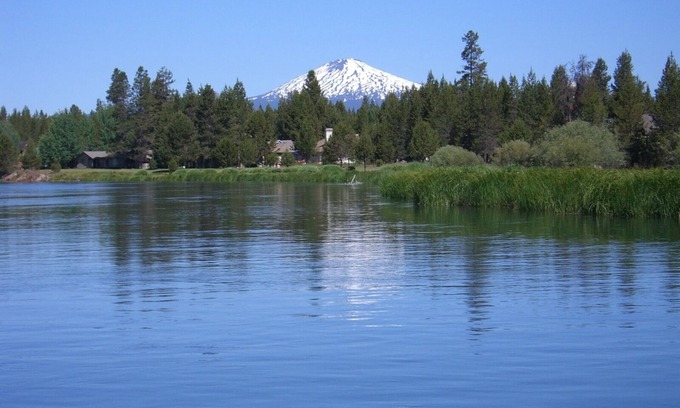 Three Rivers Apartment | Idyllic Studio Retreat on the Big Deschutes River