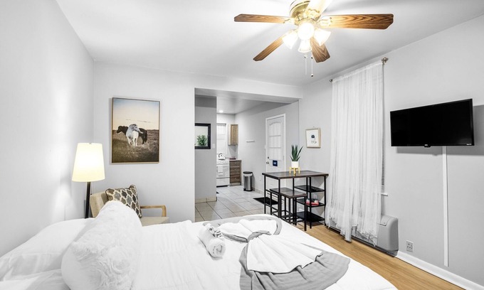 Graduate Hospital Apartment | Inviting Studio Apt Steps from Rittenhouse Square